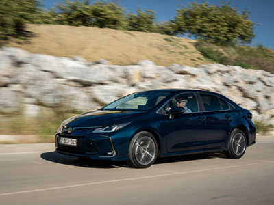 COROLLA SEDAN