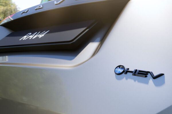 Untitled-2_0000_RAV4_053b_HEV_26-600x400