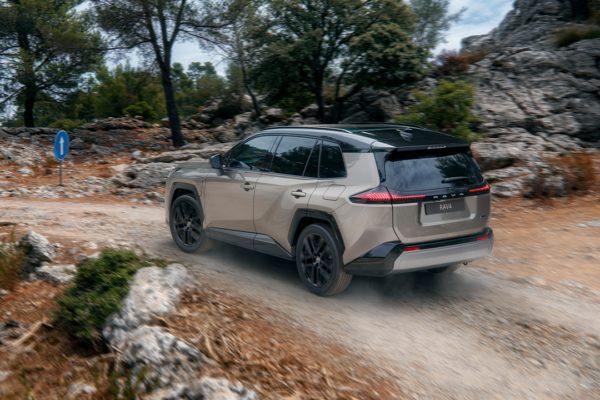 Untitled-3_0000_RAV4_0013_PHEV_26_WEB-600x400 Untitled-3_0000_RAV4_0013_PHEV_26_WEB-600x400